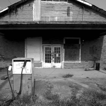 B&W abandoned gas station, Mississippi